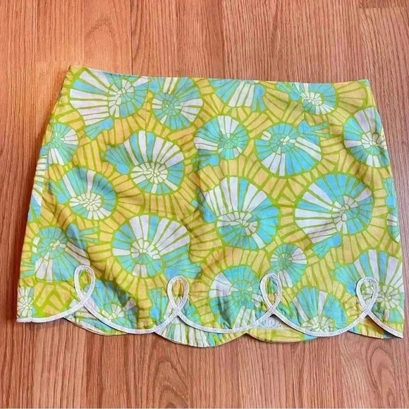 Lilly Pulitzer Dresses & Skirts - Lilly pulitzer 100% cotton green yellow seashell mini skirt size 6 beach summer